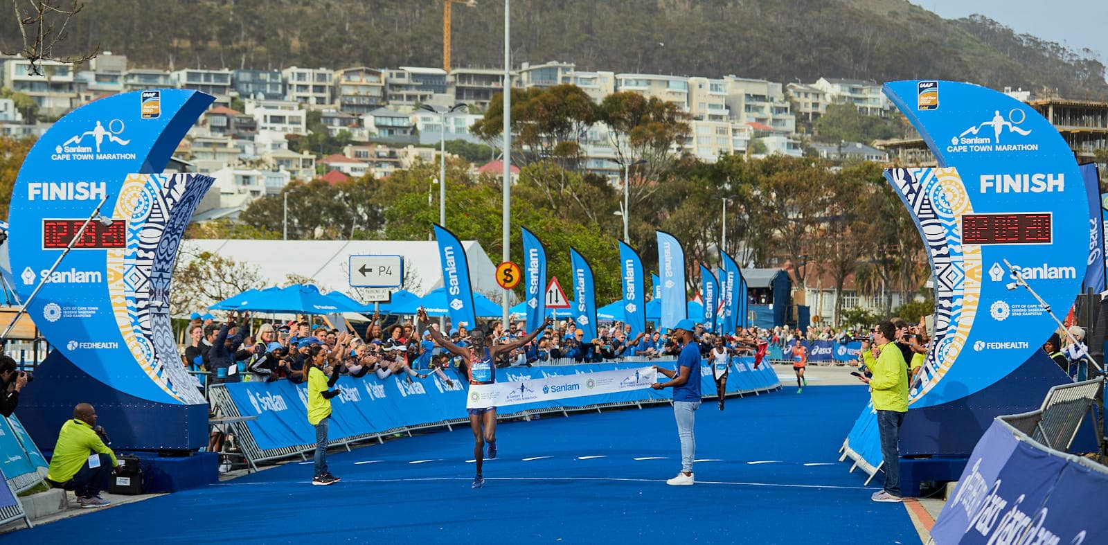 Featured image for “Mokoka, Steyn headline 2021 Sanlam Cape Town Marathon Field”