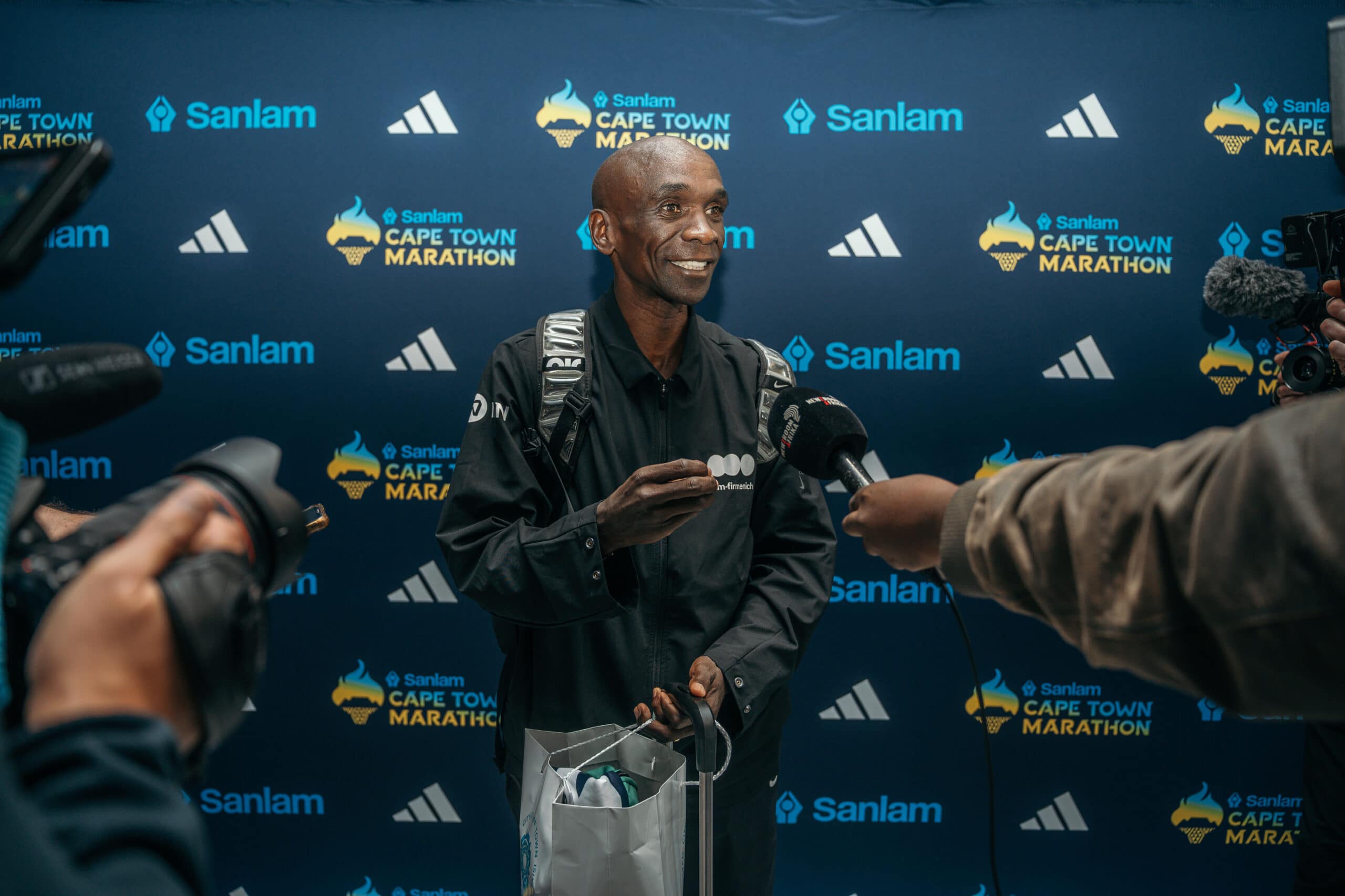 Featured image for “Eliud Kipchoge’s Arrival for Sanlam Cape Town Marathon Kicks Off Glittering Race Week”
